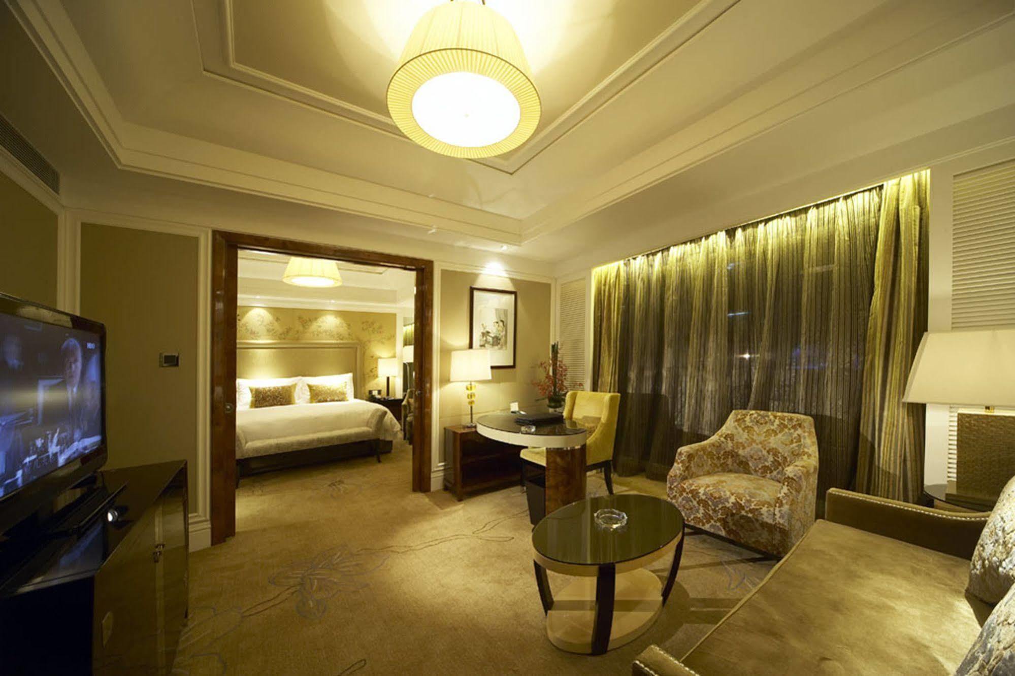 Wyndham Grand Plaza Royale Oriental Shanghai Exterior photo